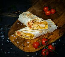 Шаурма большая в лаваше фирменная