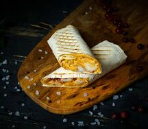 Шаурма большая в лаваше клюквенная