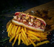 Бутерброд в булке клюквенный с курицей