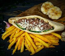 Гирос в пите чесночный с говядиной