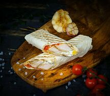 Шаурма маленькая в лаваше чесночная