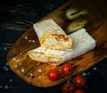 Шаурма маленькая в лаваше гриль
