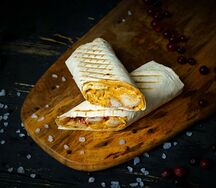 Шаурма маленькая в лаваше клюквенная