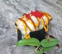 Запеченный гункан с угрем 