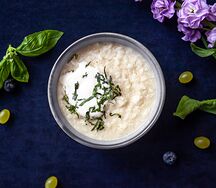 Рисовая каша на кокосовом молоке с мороженым и мятой
