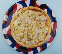 Пицца с курицей и ананасами