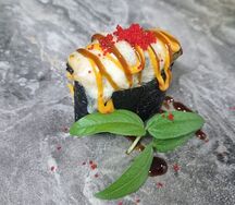 Запеченный гункан с угрем