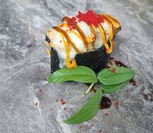 Запеченный гункан с креветкой