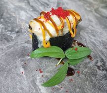 Запеченный гункан с тунцом