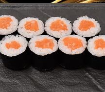 Ролл с лососем