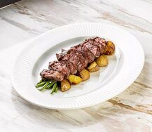 Стейк мясника с перечным соусом