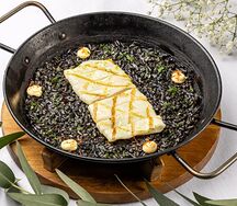 Чёрная паэлья с кальмаром