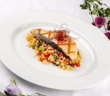 Спинка лосося с пикантным рисом