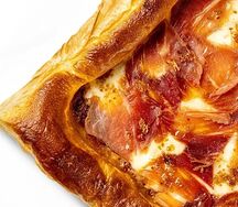 Эмпанада с хамоном