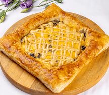 Эмпанада с курицей и грибами