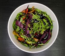 Тёплый салат с курицей
