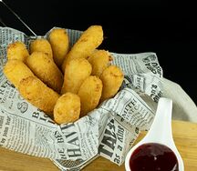 Сырные палочки с соусом