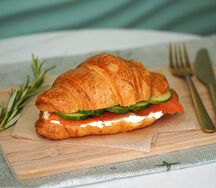 Круассан с рыбой