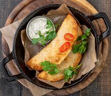 Чебуречки с домашним фаршем и соусом цахтон
