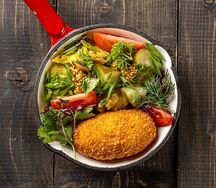 Киевская с зеленым маслом на толченке из молодого картофеля