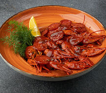 Раки томатно-пряные с чоризо