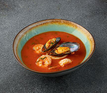 Томатный суп с морепродуктами