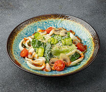 Салат с кальмаром