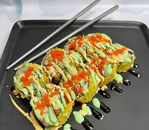 Ролл Теплый с лососем и манго