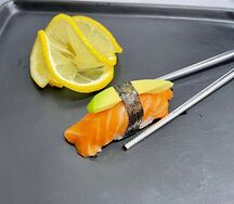 Суши с авокадо