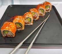 Ролл Калифорния с креветками и лососем 