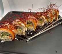 Ролл с копченым угрём и лососем