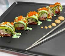 Сашими-ролл из тунца, лосося и краба 