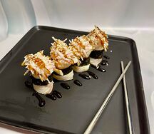 Ролл Норито с угрём и крабом 