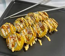 Ролл Теплый с тунцом, крабом и авокадо