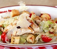 Фирменный салат Цезарь с курицей 
