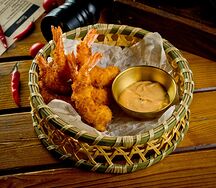 Креветки темпура с имбирно-чесночным соусом 