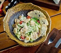 Цезарь с курицей