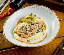 Бефстроганов с картофельным пюре 