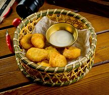 Наггетсы куриные с сырным соусом