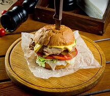 Бургер с филе куриного бедра 