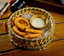 Кольца кальмаров с имбирно-сливочным соусом