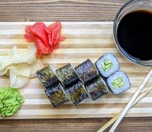 Маки с авокадо