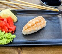 Суши с креветкой