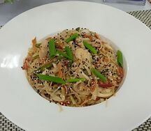 Фунчоза в сливочном соусе с морепродуктами