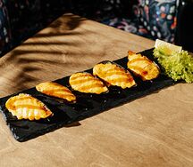 Крупные мясистые мидии киви