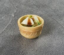 Тарталетка с огурцом и сиртаки