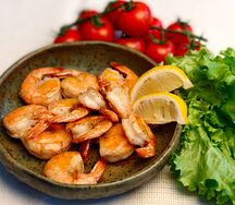 Креветки королевские, жаренные с чесноком