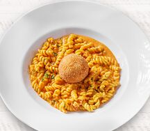 Паста фузилли с шаром фрита 
