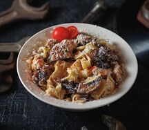 Паста с курицей и грибами