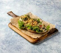 Брускетта с запеченным кижучем 